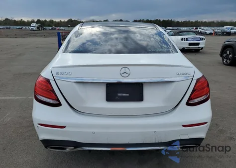 2017 Mercedes-Benz E 300 4Matic z USA, uszkodzony, nr VIN WDDZF4KB5HA113658